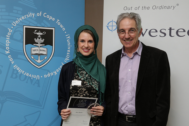 Amy Booth, who headed the UCT Surgical Society in 2017, won the top prize â the Vice-Chancellorâs Student Leader Award, with Vice-Chancellor Dr Max Price.
