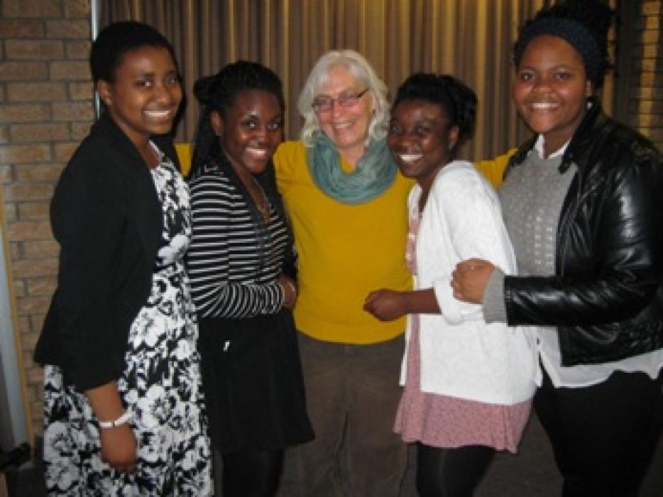  Dr Dawn Garisch and students