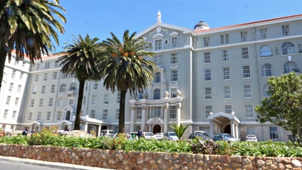 Image of Groote Schuur Hospital front entrance